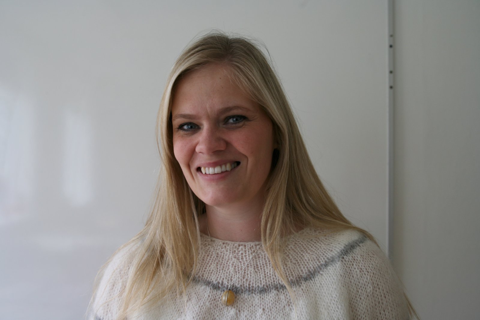 Sk&#243;lastj&#243;ri breg&#240;ur b&#250;i