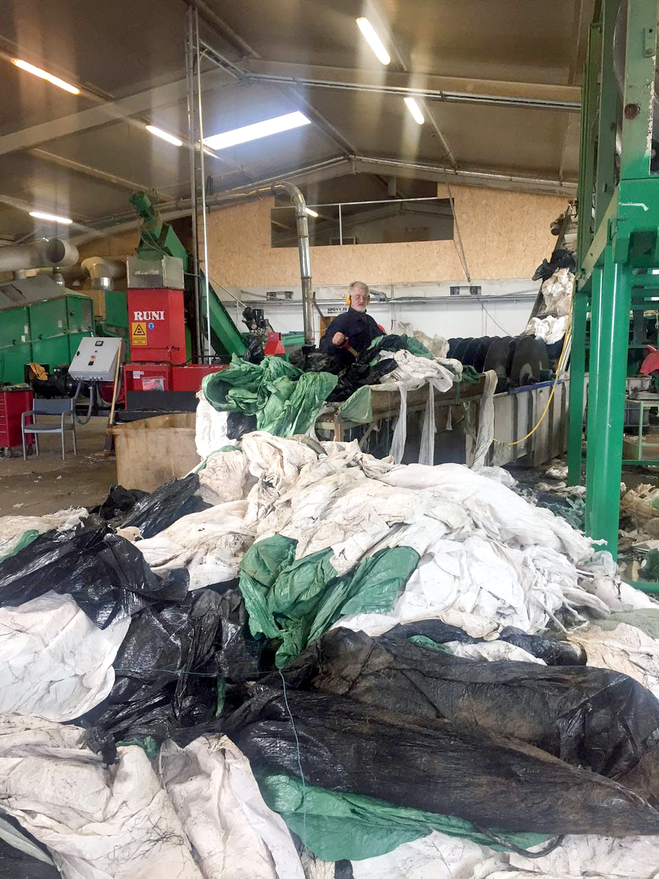 Endurvinna heyrúlluplast með jarðvarma