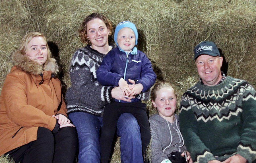 Anita Reimarsdóttir, Dagrún Þórisdóttir með Sigurjón, son Anitu, í fanginu, Helga Björg Reimarsdóttir og Reimar Sigurjónsson.