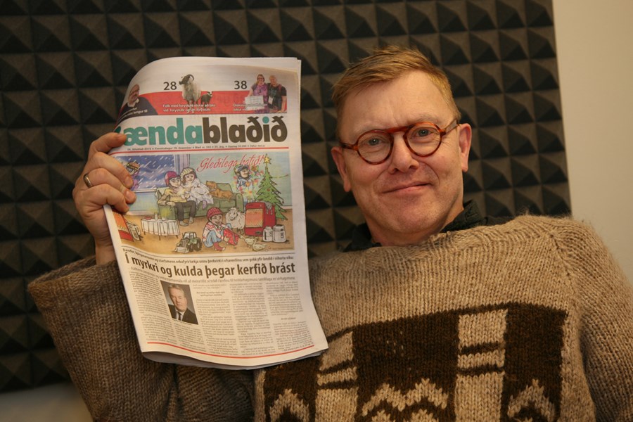 Kaupfélagsstjórinn Jón Gnarr fjallar um efni Bændablaðsins - frá lærðum greinum í lágstemmdar auglýsingar.