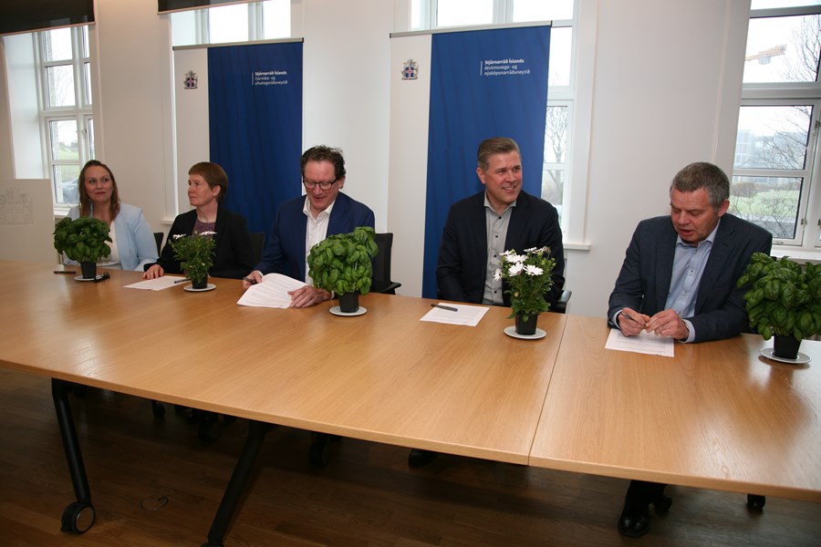 Unnur Brá Konráðsdóttir, Helga Ragna Pálsdóttir, varaformaður Sambands garðyrkjubænda, Kristján Þór Júlíusson, Bjarni Benediktsson og Gunnar Þorgeirsson, formaður Bændasamtaka Íslands.