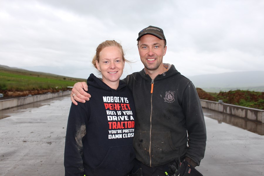 Ásta Arnbjörg Pétursdóttir og Arnar Árnason stefna á eggjaframleiðslu auk þess að reka stórt kúabú.