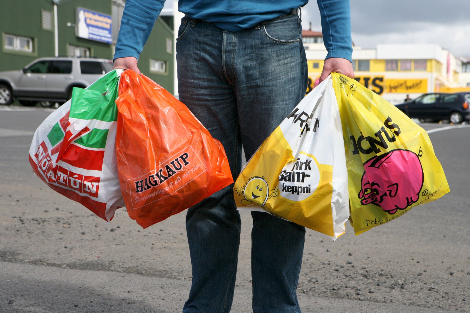 Ber kaupmannastéttin hag neytenda fyrir brjósti?