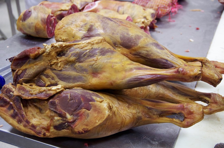 Tilgreina á uppruna bæði á íslensku og erlendu kjöti