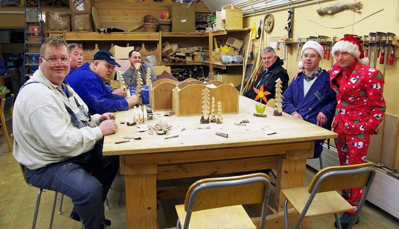 Þar eru smíðuð leikföng og skrautmunir af mikilli alúð
