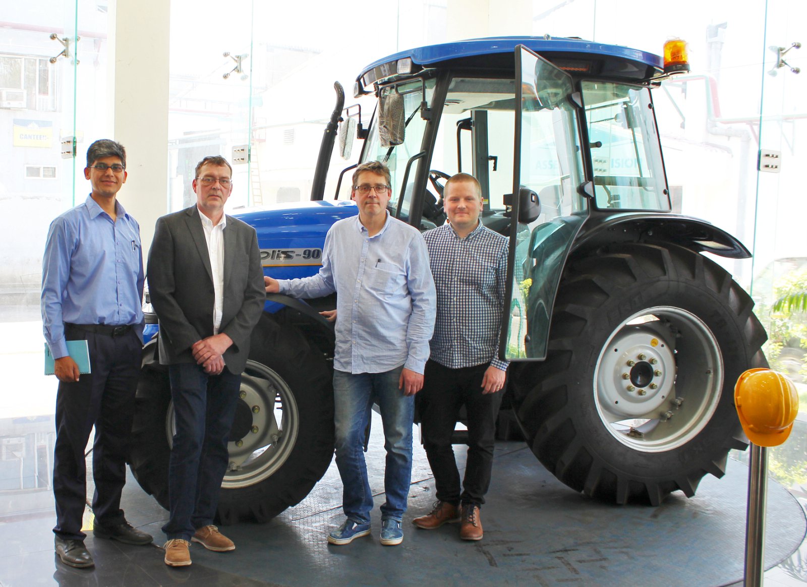 Indverskir traktorar og landbúnaðartæki til Íslands