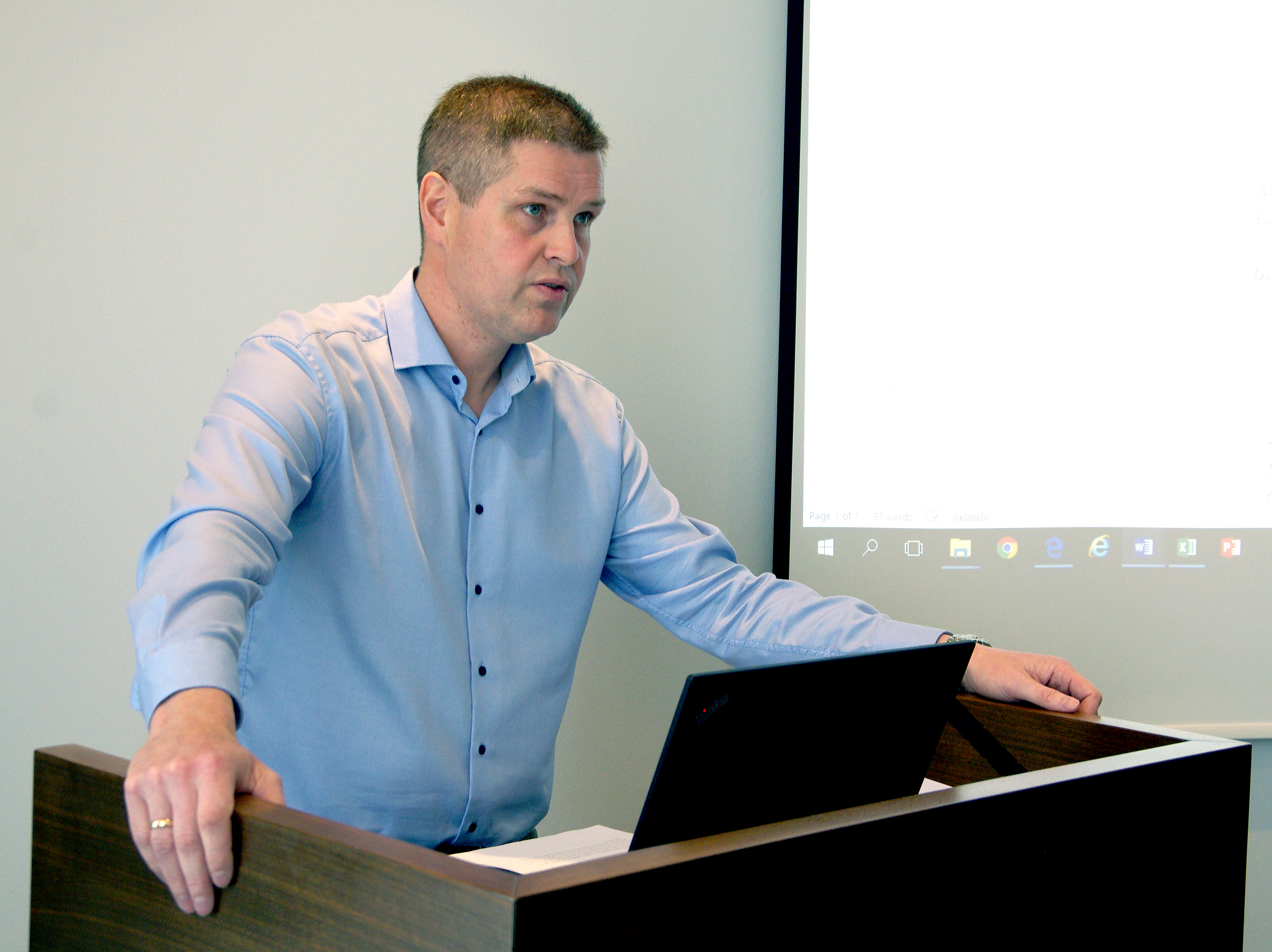 Vitum ekki hvaðan höggið kemur næst