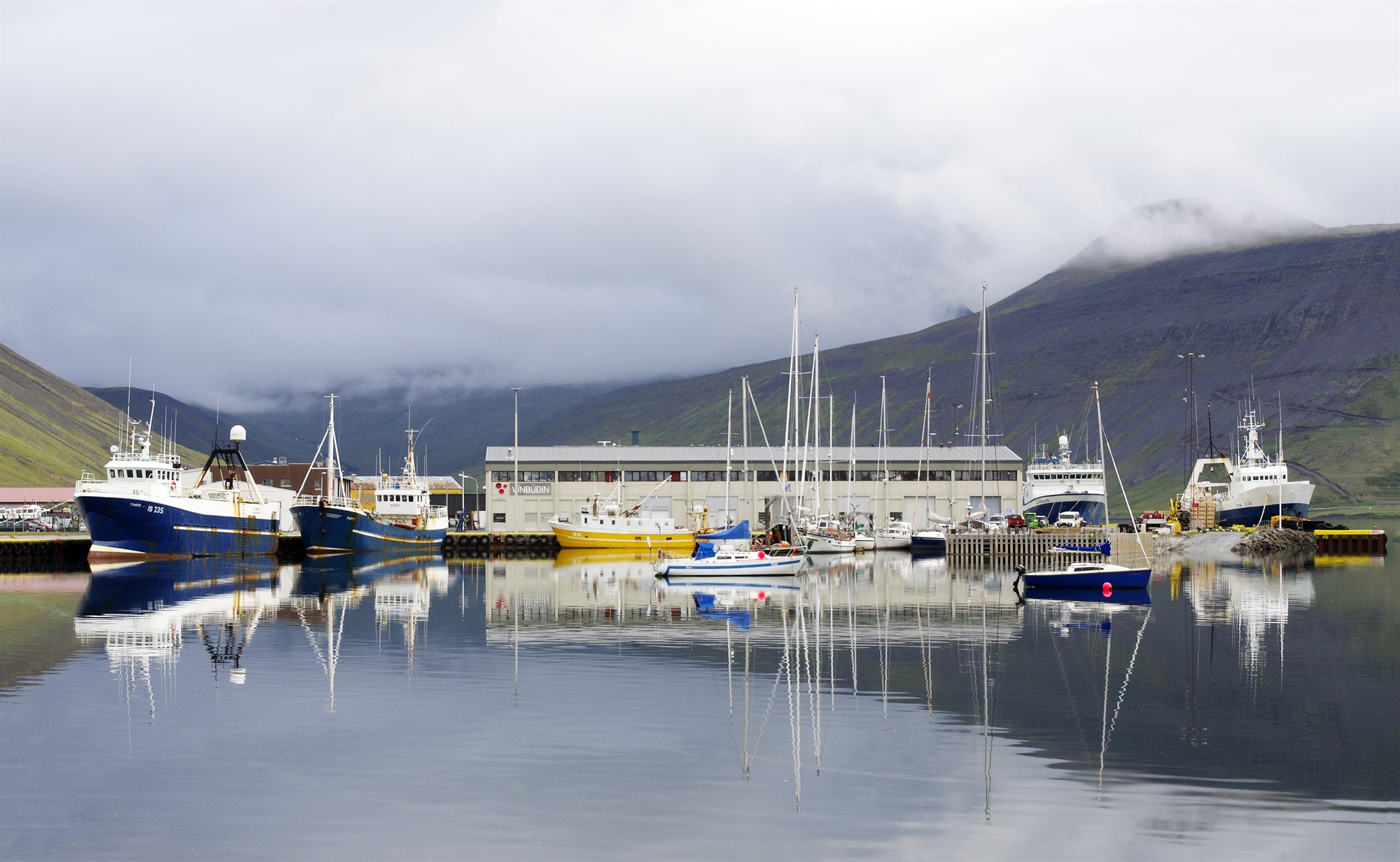 Enn fækkar skipum með kvóta