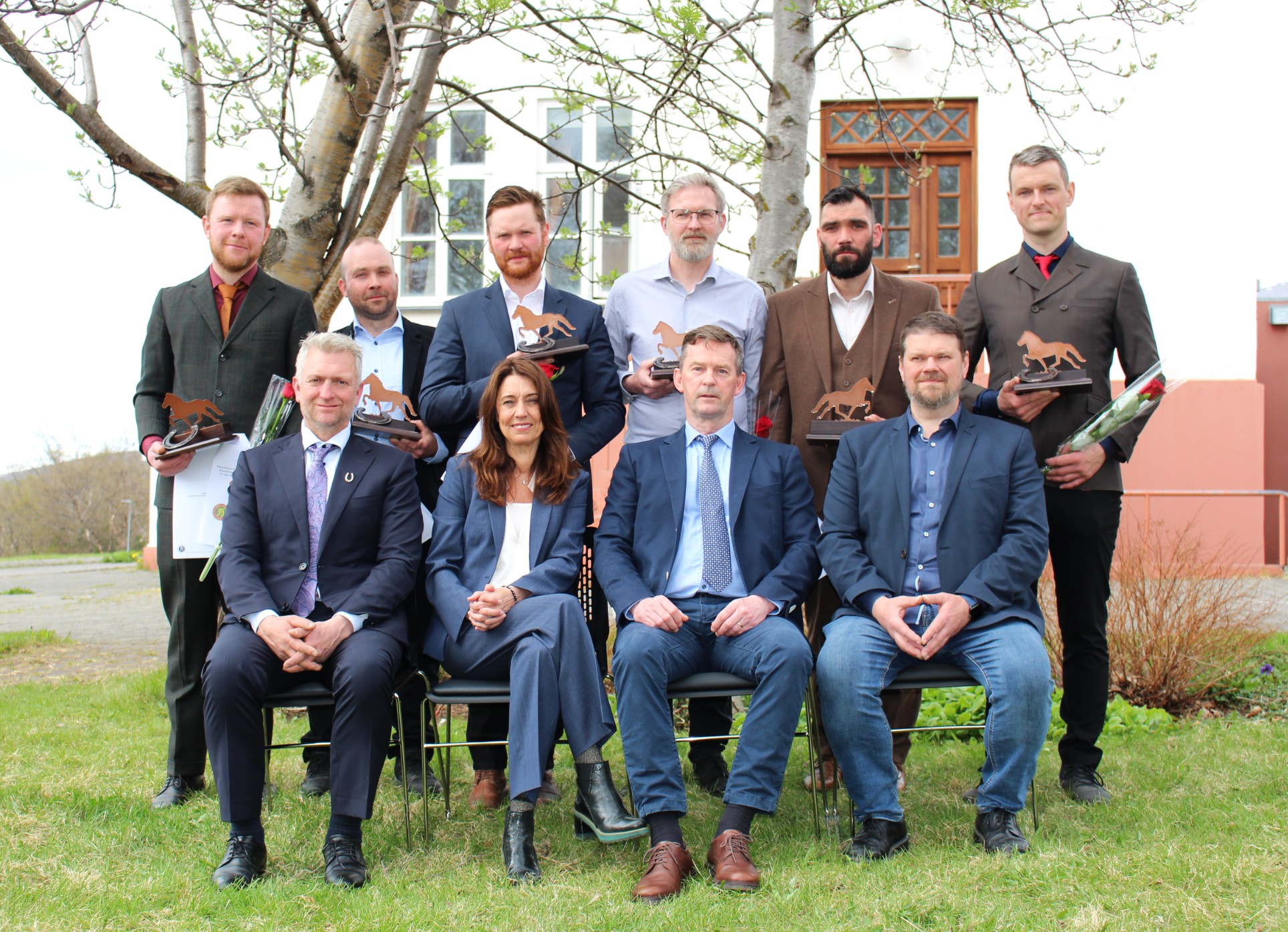 Sex útskrifaðir úr járninganámi