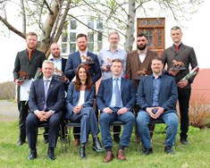 Sex útskrifaðir úr járninganámi