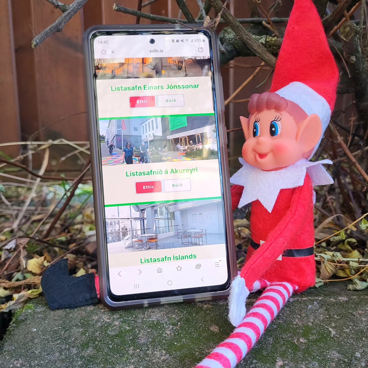 Safnasveinn á ferð og flugi