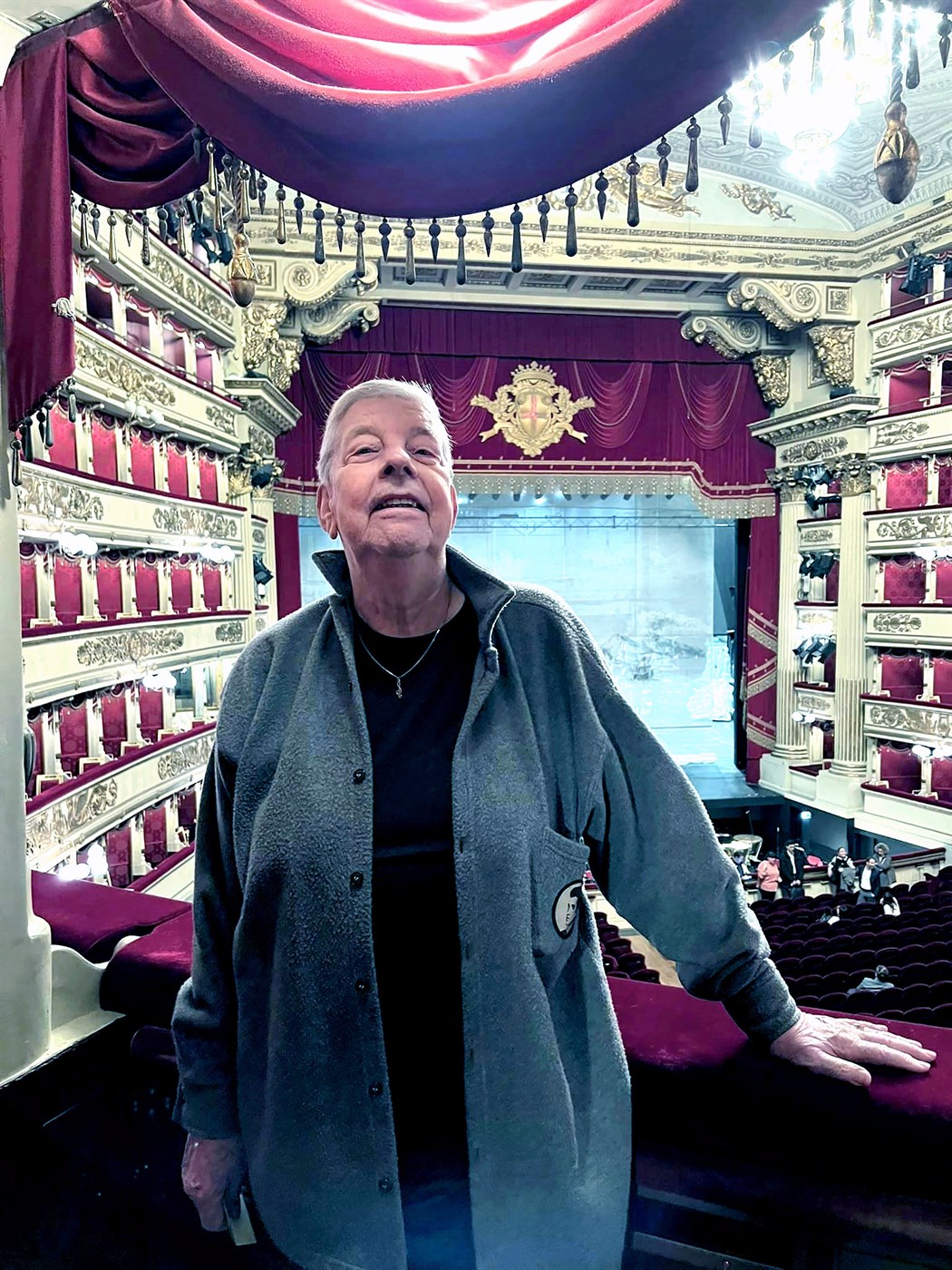 Syngjandi í yfir 60 ár