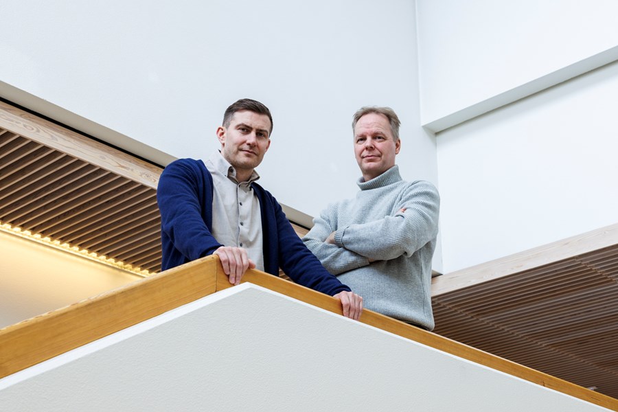 Þjóðfræðingarnir Jón Þór Pétursson og Valdimar Hafstein í Odda í Háskóla Íslands í byrjun mánaðar. Þeir hafa skoðað samfélagið út frá skyri, en í gegnum það er hægt að sjá áhugaverða vinkla á iðnvæðingunni, kynjasögunni og matararfi sem hluta af markaðssetningu.