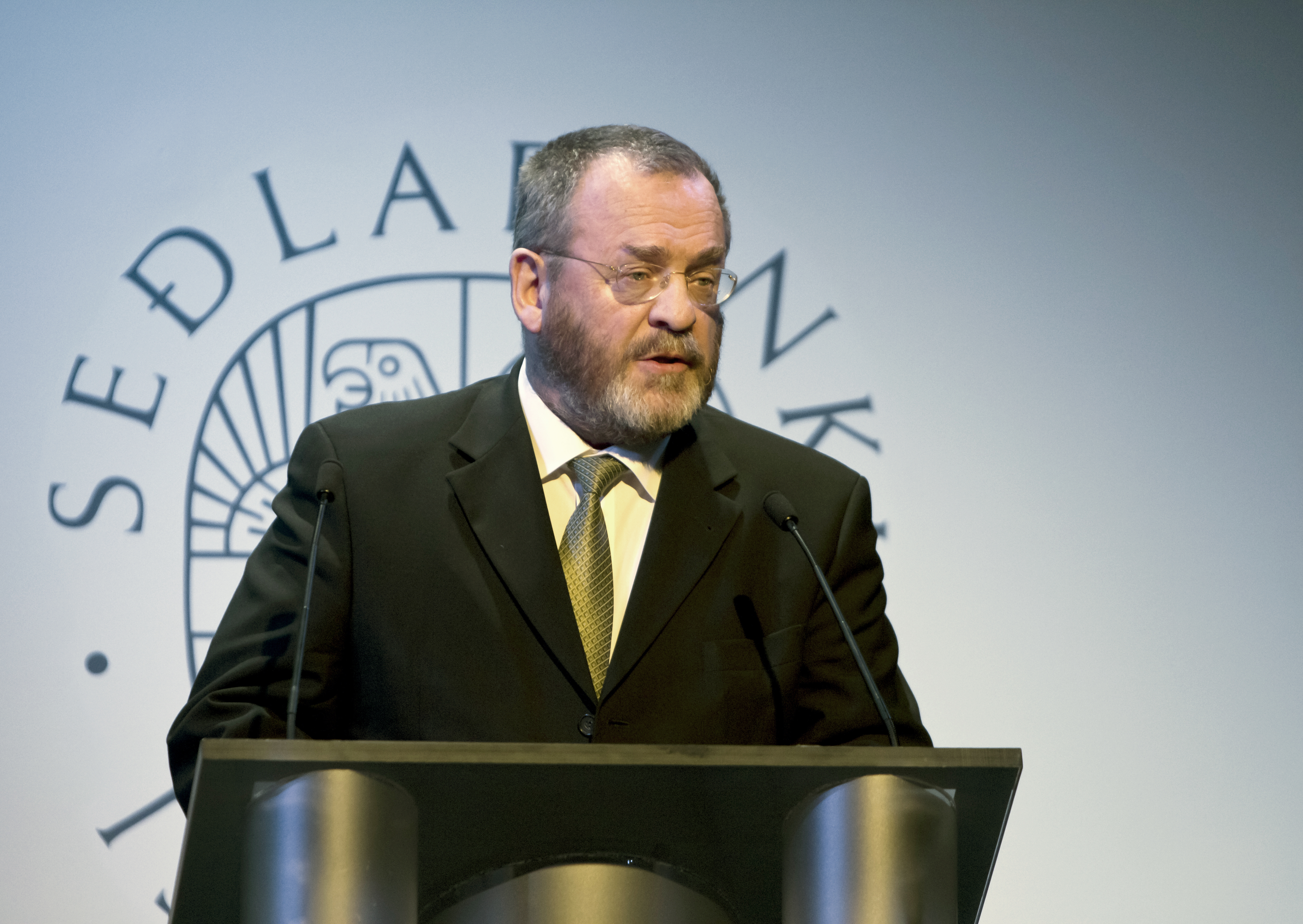 Eru íslenskar reglur of linar og slappar?