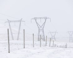 Raflínunefnd umdeild