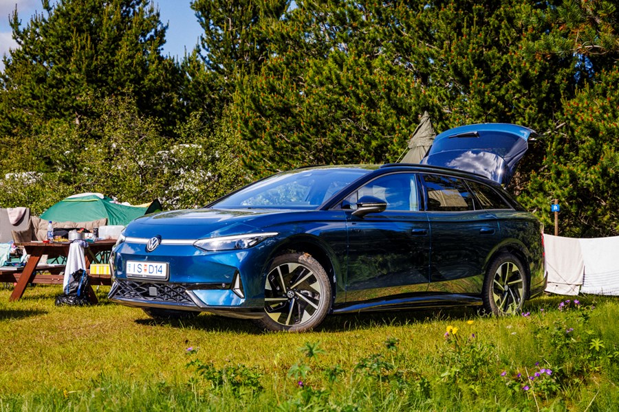 Volkswagen ID.7 GTX er einn af fáum skutbílum sem eru í boði á íslenskum bílamarkaði. Þetta er afar sportlegt ökutæki sem er þægilegt í akstri og með vel útfærða hönnun. 