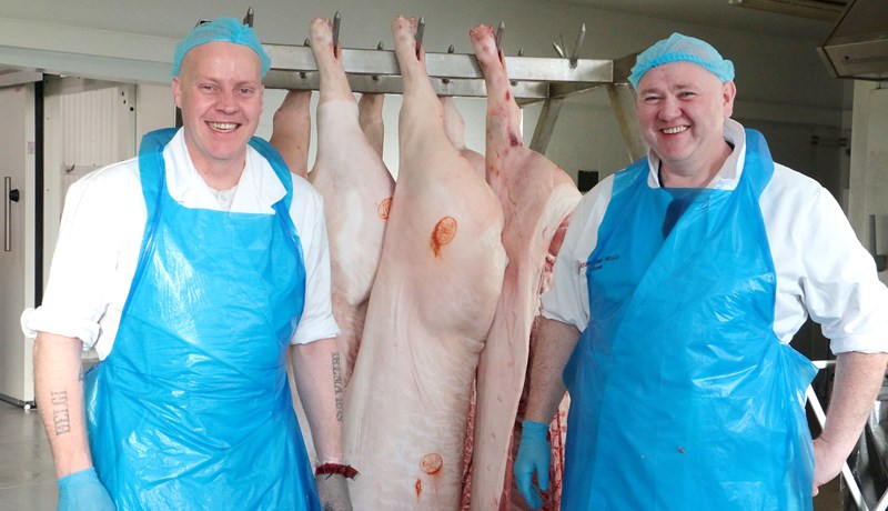 Mikið að gera í úrbeiningu fyrir bændur