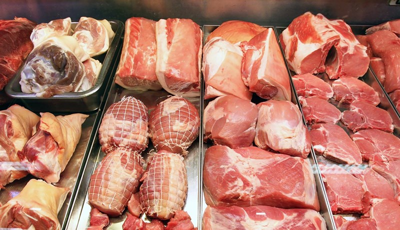 Kindakjötssala dróst saman um 23,5% en 17,9% aukning var í svínakjöti og 39,8% í hrossakjöti