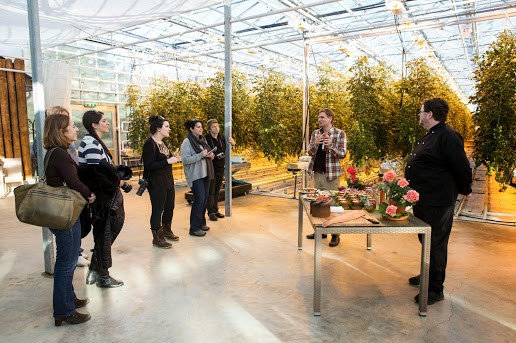 Blaðamenn frá Spáni, Frakklandi, USA og Svíþjóð í heimsókn á Friðheimum.