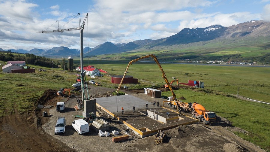 Á framkvæmdasvæði kornþurrkstöðvarinnar í Eyjafirði á þriðjudaginn.