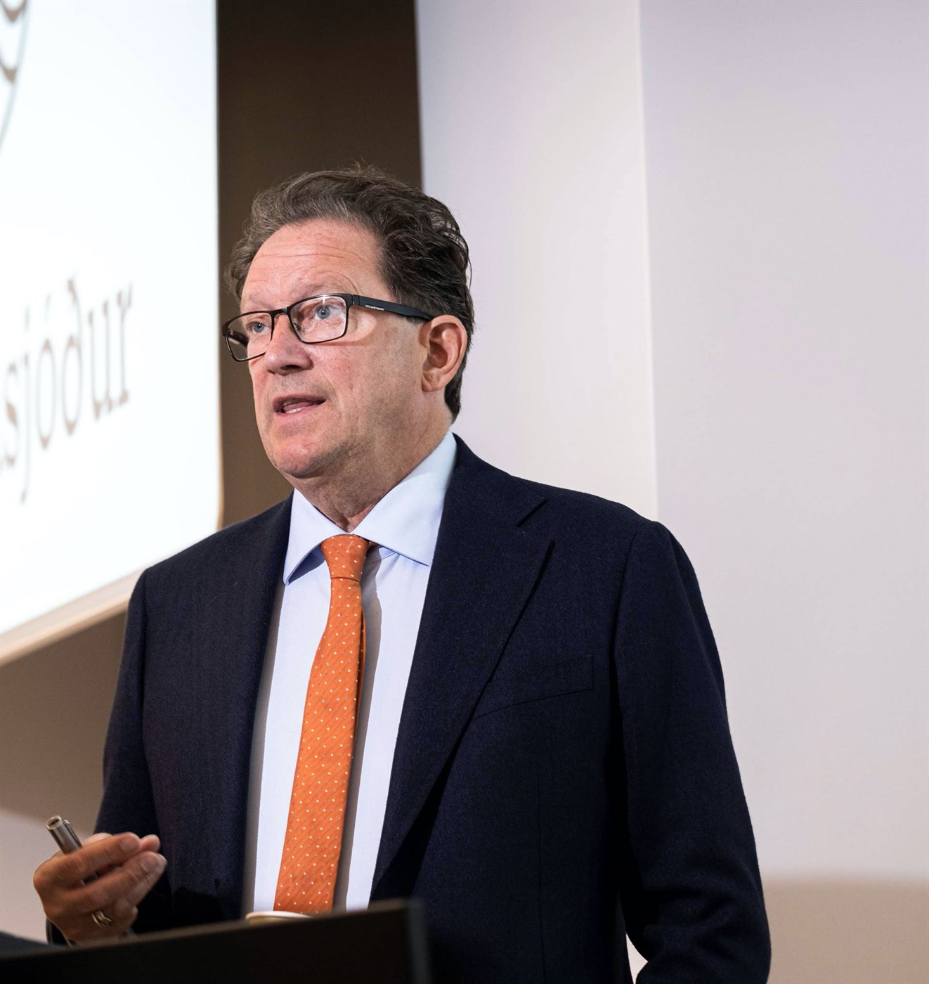 Endurskoðun hafin á reglum um riðu