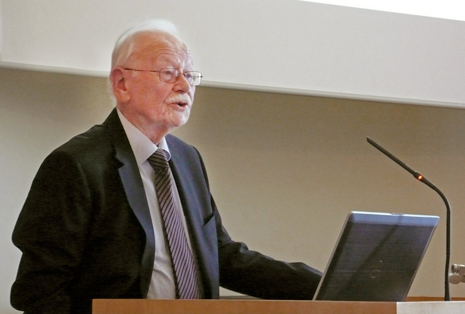 Mæði-visnuveirur í sauðfé og tengslin við alnæmi