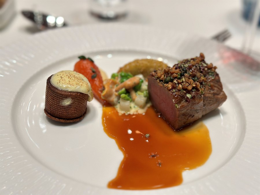 Lambahryggvöðvi var aðalréttur.