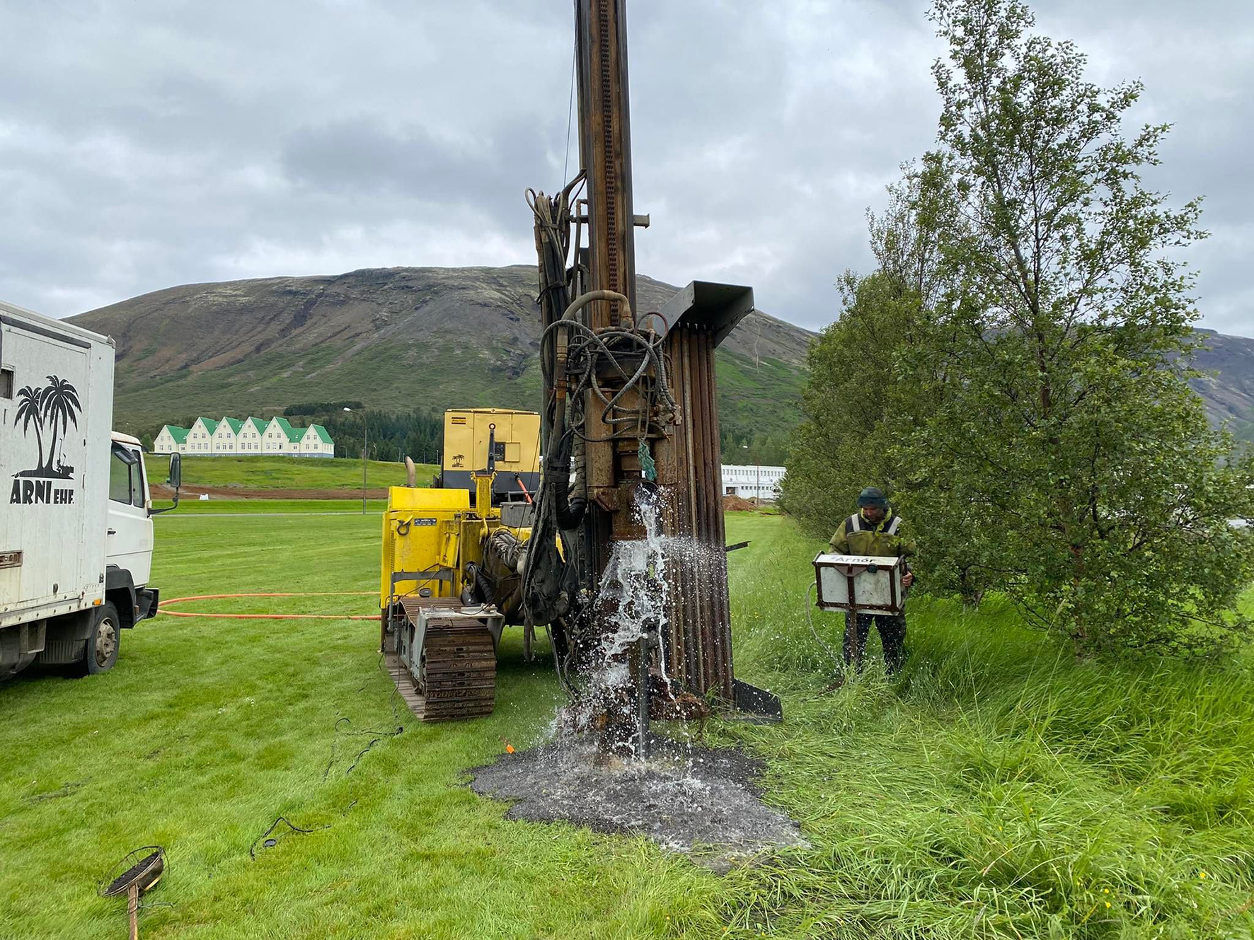 Bora fyrir heitu vatni við Laugarvatn