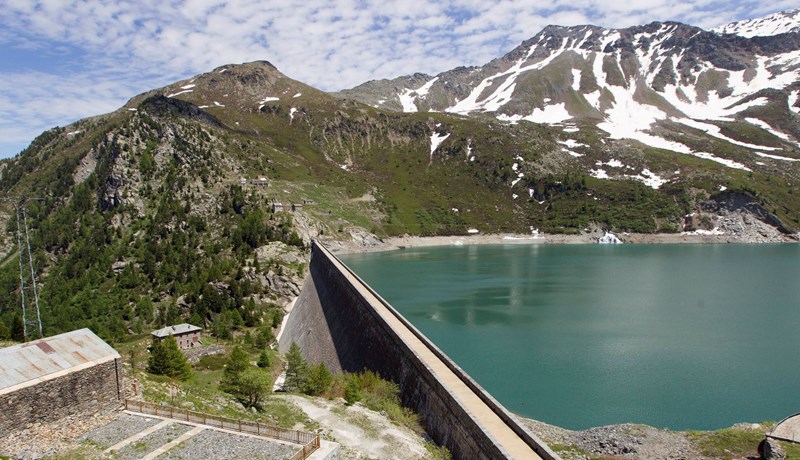 Þess er nú krafist að átta ríki ESB einkavæði sínar vatnsaflsvirkjanir