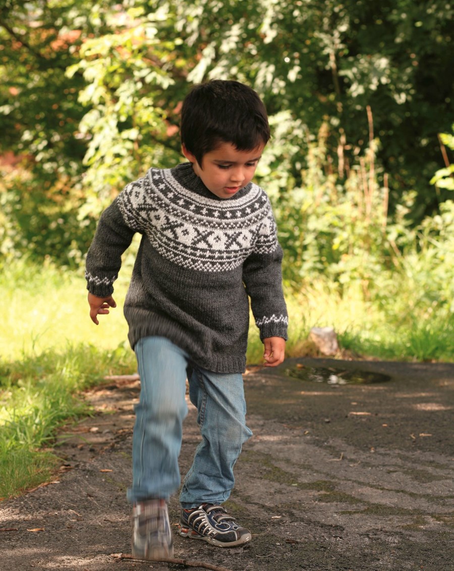 Falleg barnapeysa fyrir sumarið