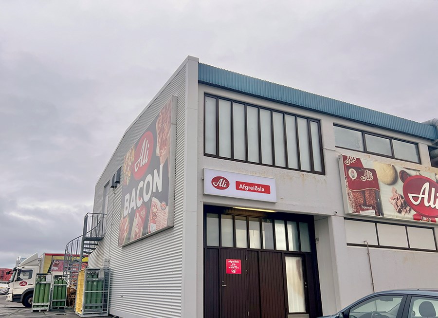 Félagið Langisjór er eigandi bæði Matfugls og félagsins Síld og fiskur. Alifuglabú félagsins eru tíu talsins og svínabúin þrjú. Síld og fiskur framleiðir og selur vörur undir merkjum Ali sem eru til húsa í Hafnarfirði.