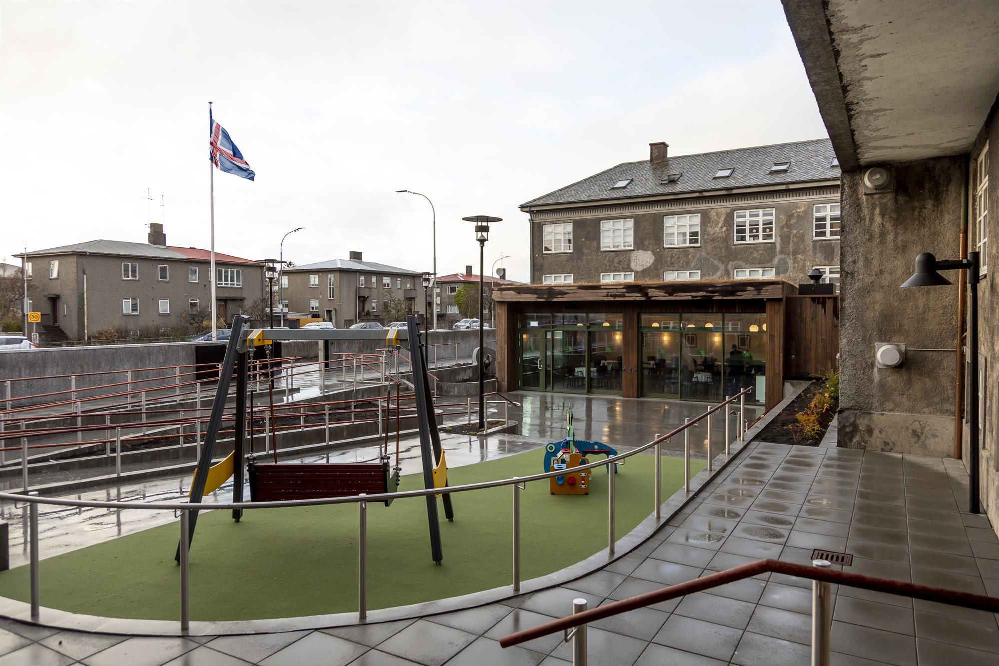 Þar sem birta er og ylur hvernig sem viðrar