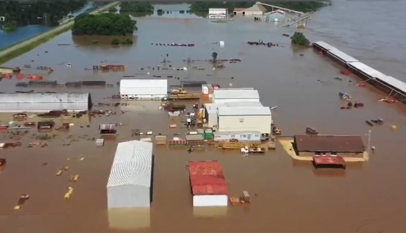 Skelfileg staða í miðvesturríkjum Bandaríkjanna vegna látlausra rigninga