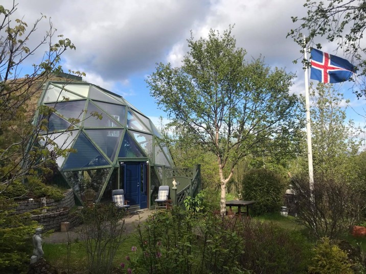 Kynngimagnað kaffihús í kúluhúsinu á Hellu