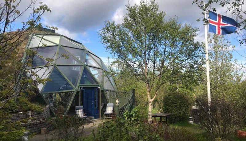 Kynngimagnað kaffihús í kúluhúsinu á Hellu