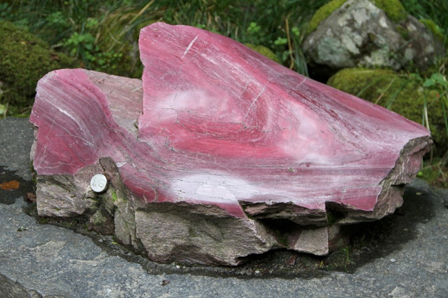 Thulitt frá Lom hefur einstaklega fallegan rauðbleikan lit.