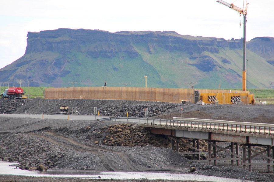 Framkvæmdir við brúna yfir Múlakvísl.