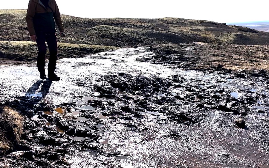 Á vorin eru bæði land og göngustígar sérstaklega blautir og viðkvæmir.