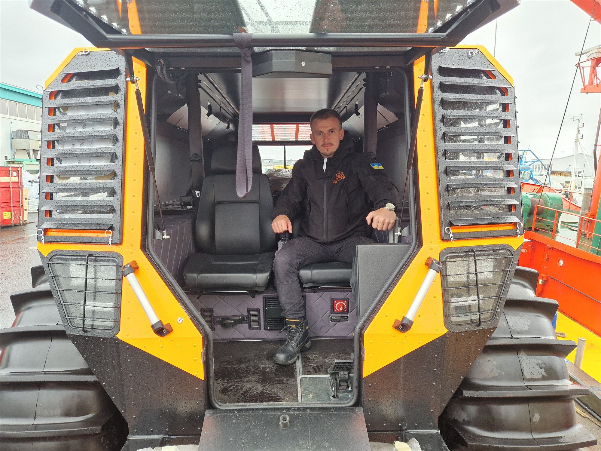 Úkraínsk torfærutæki með viðkomu á Íslandi