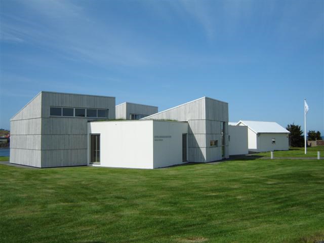 Nýbygging Heimilisiðnaðarsafnsins var hönnuð á Teiknistofu Guðrúnar Jónsdóttur og er 248 fm, þar eru þrír sýningarsalir sem koma sér vel. Fyrsta skóflustungan var tekið þann 6. október árið 2001 en húsið var vígt þann 29. maí 2003.