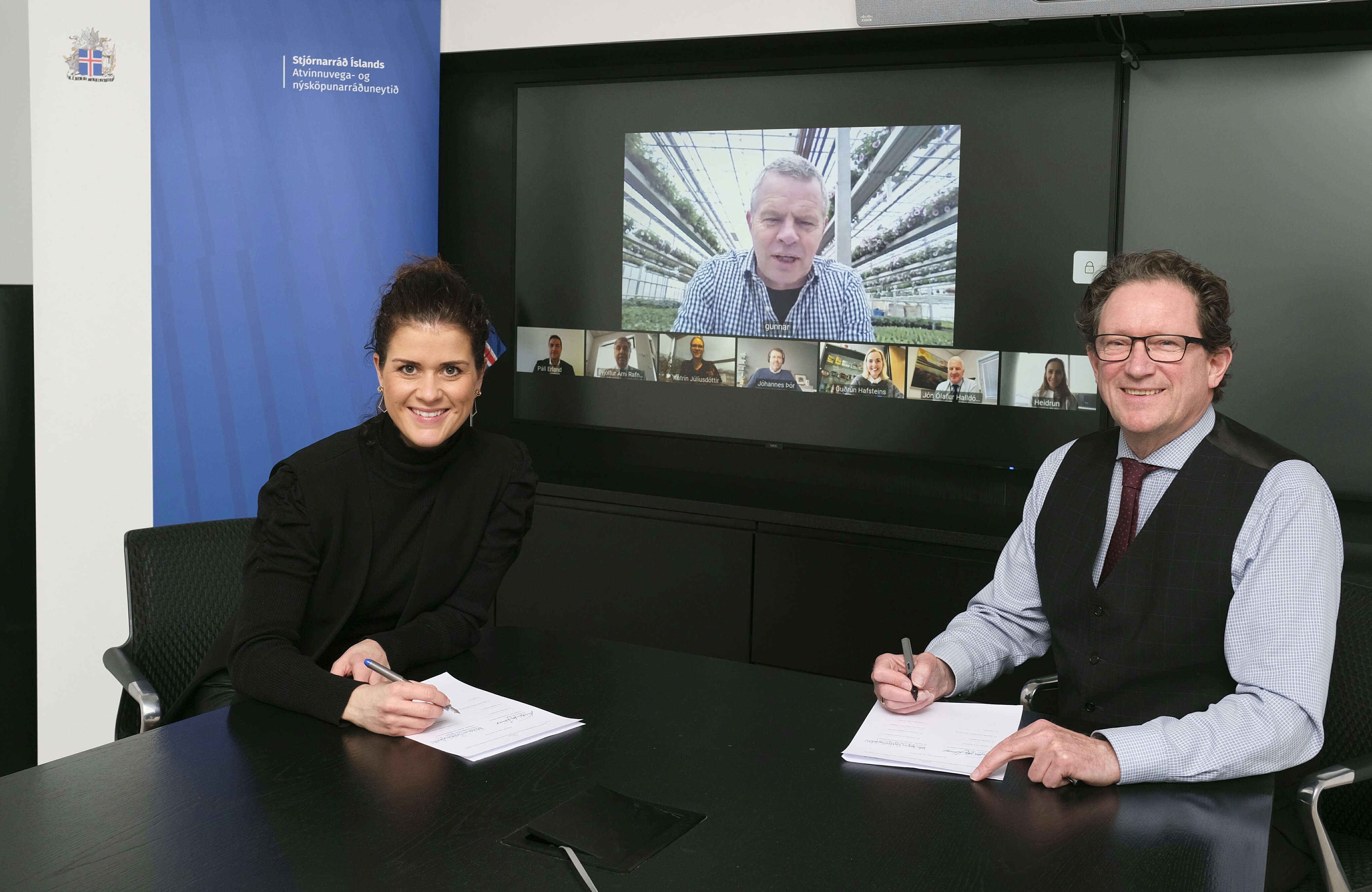 Átak stjórnvalda og atvinnulífs: Íslenskt - gjörið svo vel