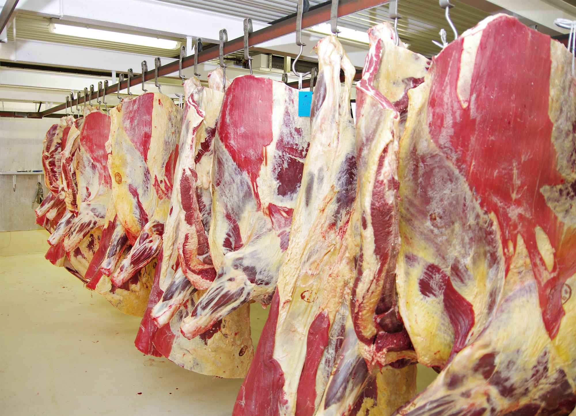 Verð til neytenda hefur hækkað en lækkað til bænda