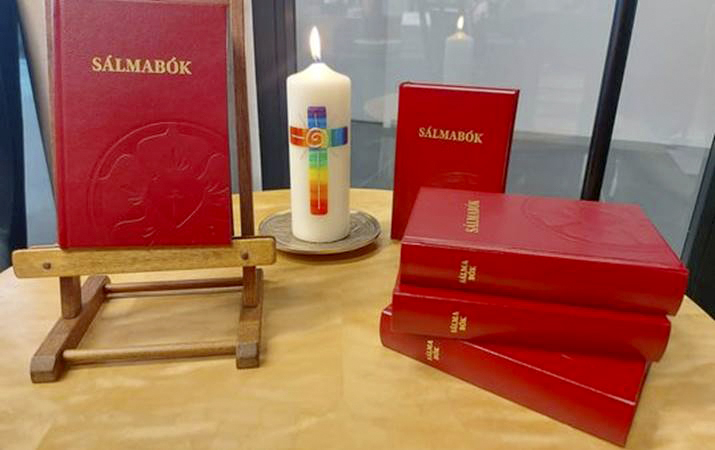 Ný sálmabók tekin í notkun