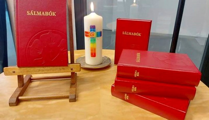 Ný sálmabók tekin í notkun