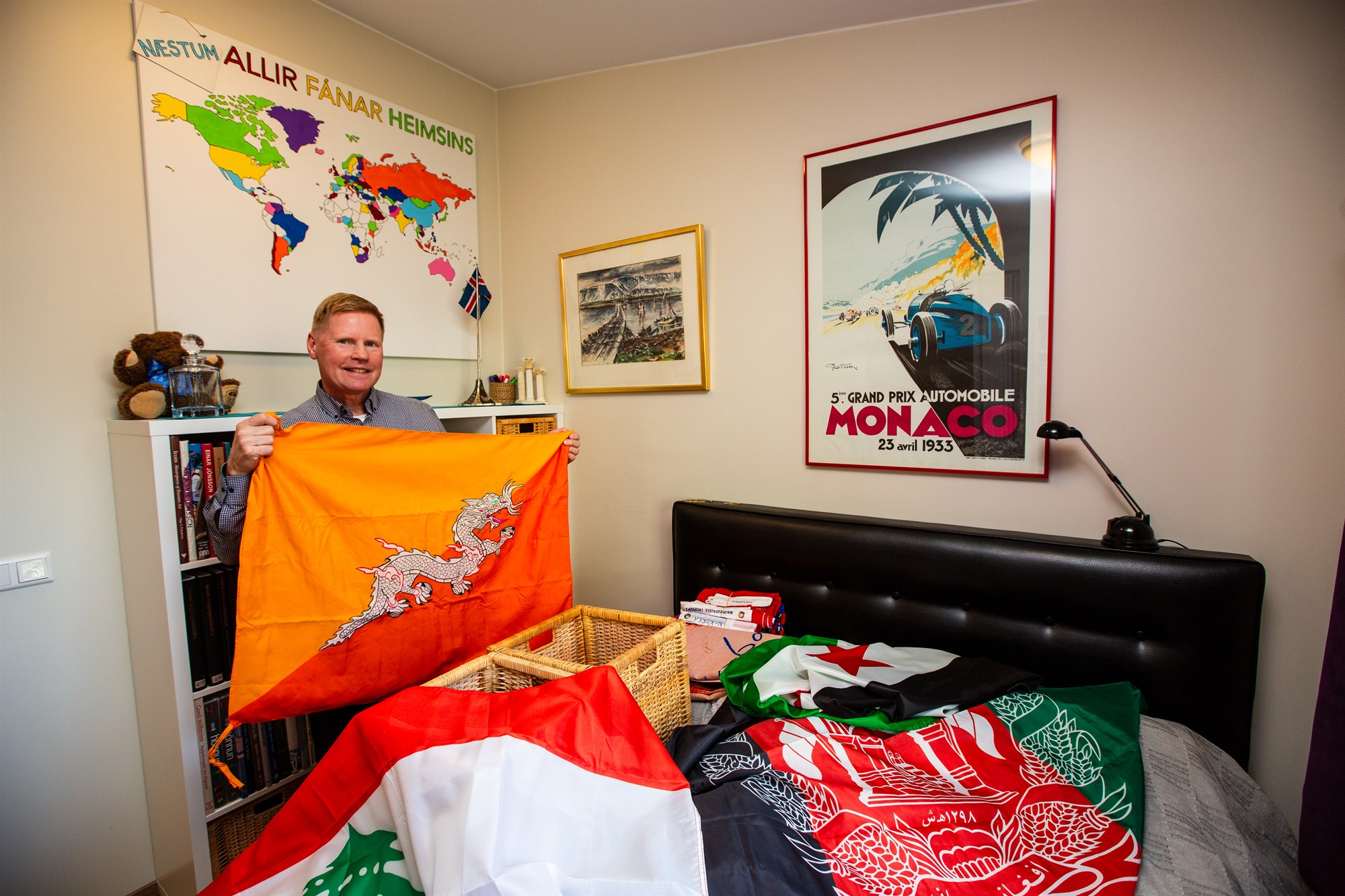 Flaggar ólíkum fánum daglega