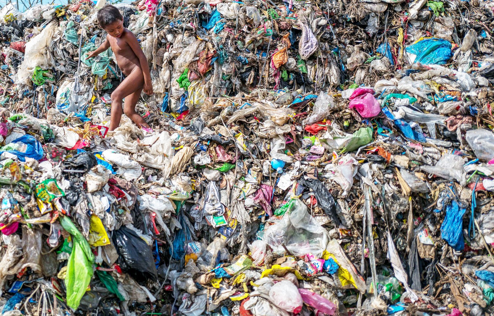 Plastagnir sagðir vera í kranavatni milljarða manna og í andrúmsloftinu