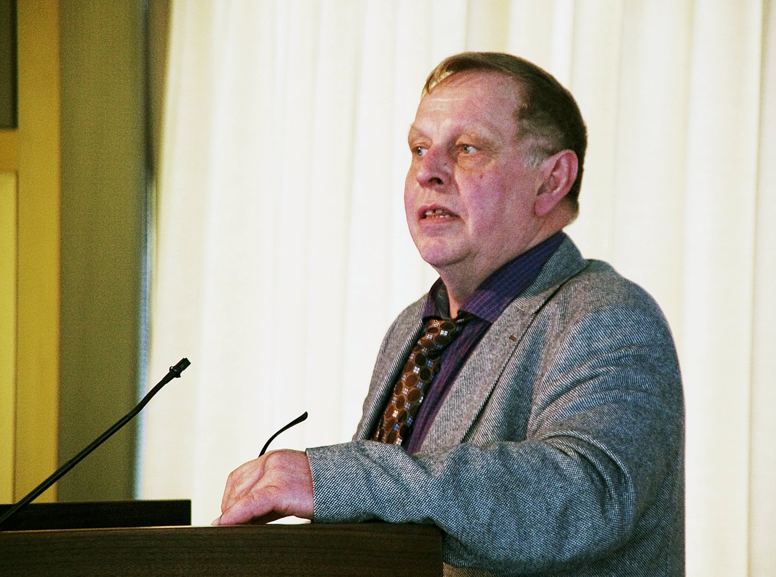 Löggjafinn verður strax að setja skorður við uppkaupum útlendinga á heilu byggðarlögunum á Íslandi