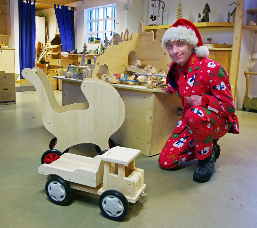 Óskar Albertsson, talsmaður handverkstæðisins Ásgarðs í Mosfellsbæ, hvetur fólk til að mæta á jólamarkaðinn í Álafosskvosinni 8. desember.