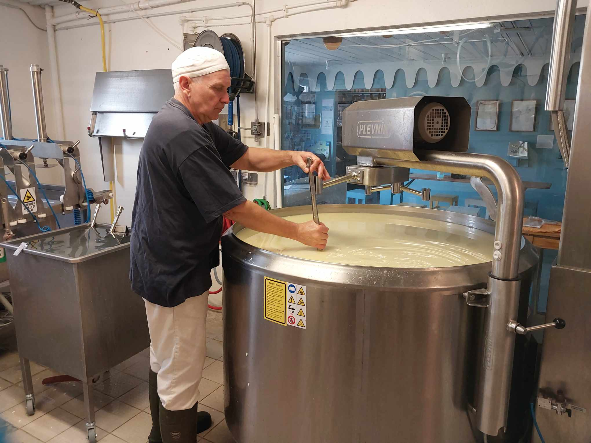 Ógerilsneyddir ostar