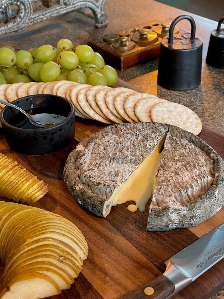 Endurvekja á ostagerð í Önundarfirði eftir hartnær hundrað ára hlé.